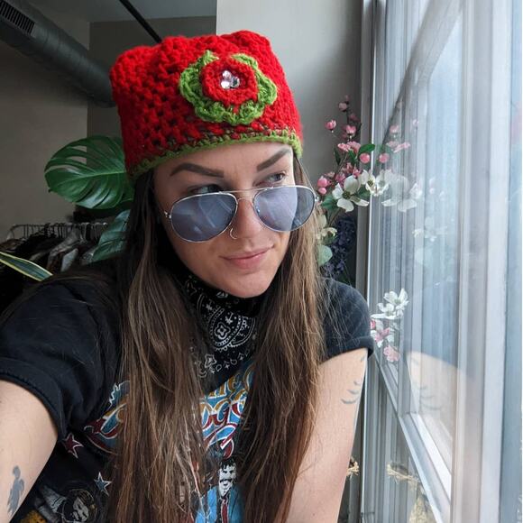 Vintage Y2K Crochet Festival Hat Kawaii Red Chunky Knit Beanie Cute Floral Funky - Picture 4 of 5